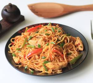 Chicken hakka noodles