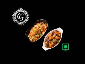 Veg Chowmein With Chillii Paneer
