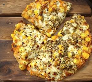 Cheese corn pizza