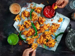Kanda Bhaji ( Onion Pakoda )