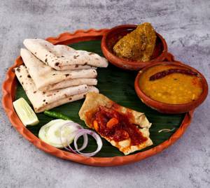 Roti , Cholar Dal, Chicken Combo