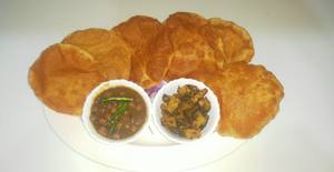 Chola+ Sabzi + 6 Poori