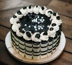 Cream Chocolate Cake