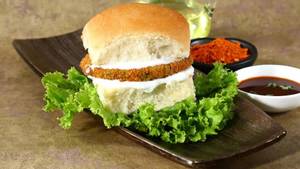 Makkai Palak Vada Pav
