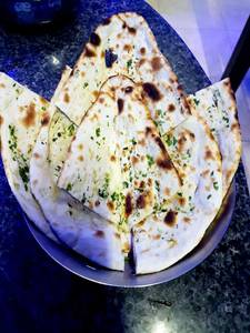 Garlic naan