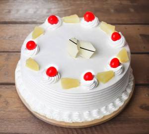 Pineapple Cake (Basic stick candle 2 pieces and 1 plastic knife is given along every cake)