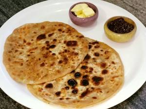 Aloo parantha                                                              