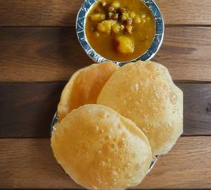 Belwa Kachori [5 Pieces] With Aloo Chana Sabzi