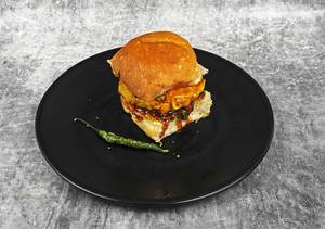 Mayo Fataka Vada Pav