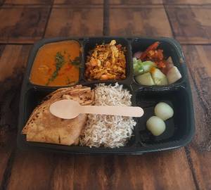 Chicken Deluxe Thali
