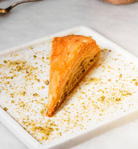Pista Carrot Slice Baklava