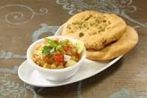 Chole Kulche With Gulab Jamun (1 Pc)
