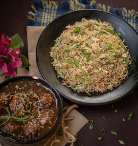 Veg Schezwan Fried Rice With Veg Manchurian Gravy & Schezwan Sauce
