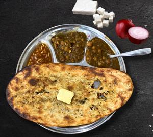 Paneer-Pyaaz Kulcha
