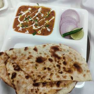Dal Makhani With Masala Naan