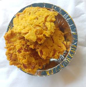 Piyazi [`10 Pieces] with tomato ketchup