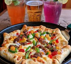 Spicy Paneer Pizza [7 inches] with Cold Beverage [Small]