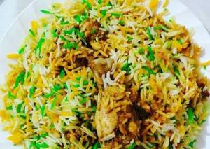 Hyderabadi Chicken Biryani [3 Pieces] ( 650ml )