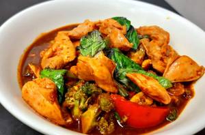 Chicken In Chilli Basil Oyster Sauce