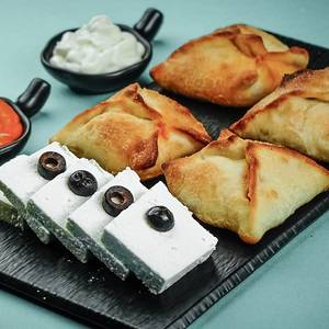 Paneer Tikka Pizza Pocket (4 Pcs)