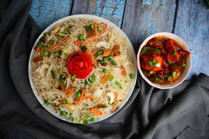 Veg Fried Rice With Chilli Chicken (3 Pcs)