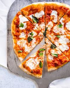 11" Classic Margherita Pizza