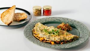 Cheddar Mushroom & Asparagus Omelette