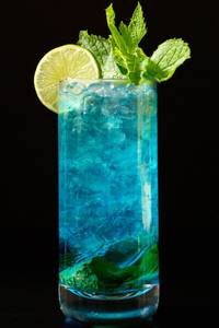 Blue curacao mojito