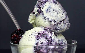Vanila Icecream With Blueberry  250ml