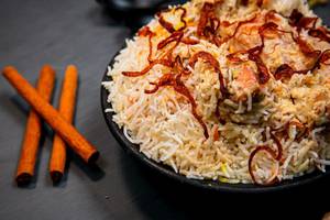 Murgh Afghani Safed Biryani Combo For 4 (biryani+8pcs Chkn Chutney Kebab+4xfirni+kachoombar)