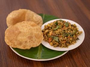 Poori ( 2 Nos) With Egg Bhurji