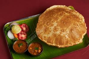 Chola Poori (channa Masala & Salad)