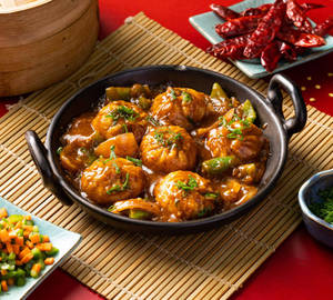 Veg Schezwan Momos [6 Pcs]