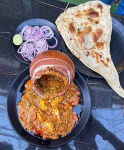 Paneer Lababdar + 2 Butter Naan