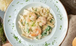 Tagliolini Con Gamberi E Rucola (pasta In Parmesan Sauce With Prawns)