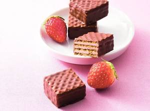 Chocolate Wafers Strawberry Cream (12 Pcs)