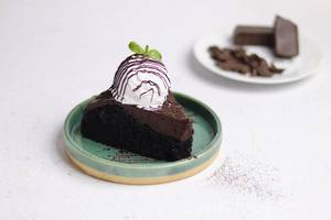 Mud Cake With Chocolate Ganache (vegan)