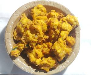 Piyaz pakoda [2 plates/10 pieces] with tomato ketchup