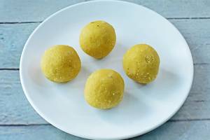 Mong Besan Laddu (4pcs)