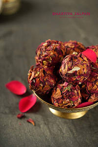 Rose Dry Fruit Laddu