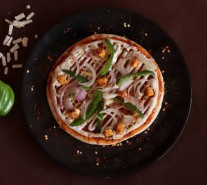 Spicy paneer pizza