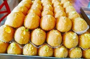 Desi Ghee Besan Laddu