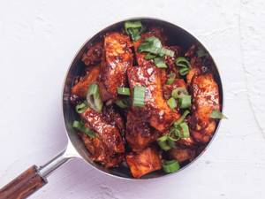 Cottage Cheese, Bell Peppers & Scallions In Soya Chilli Sauce (semi-dry)