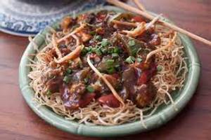 Veg Chowmin+gravy or Souce