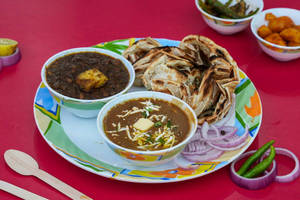 Chur-chur Naan, Chhole, Dal Makhni