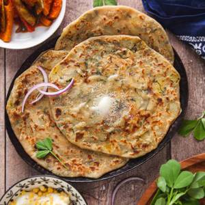 Aloo Methi Pyaz Paratha