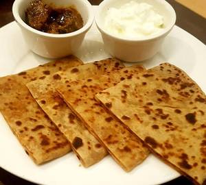 Aloo Paratha with Dahi