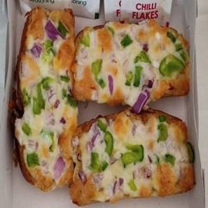 Masala Garlic Bread (3 Pcs)