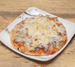 Onion And Sweet Corn Pizza