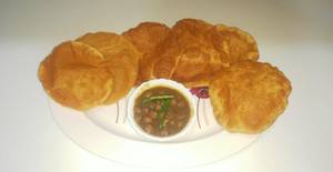 Chola With Poori [6 Pcs Poori]